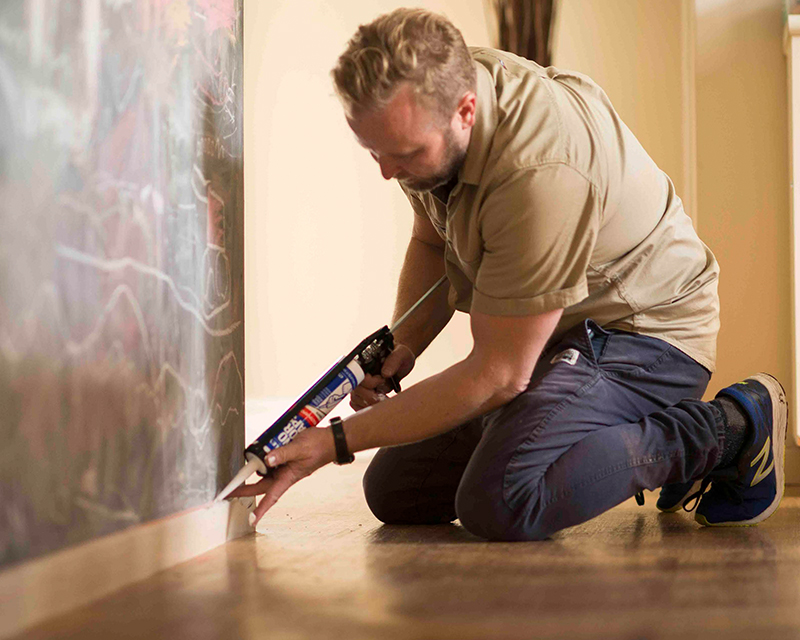 How To Fill Gaps between Skirting Boards and Walls | Selleys